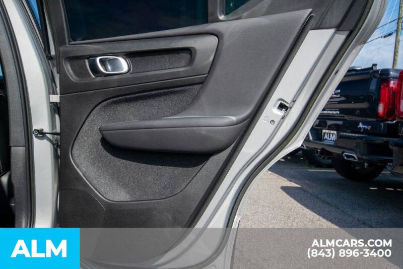 2023 Volvo XC40 B5 Plus Bright Theme