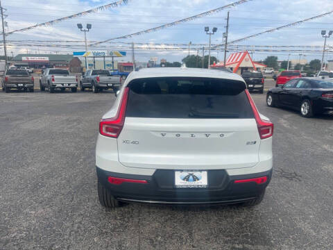 2024 Volvo XC40 B5 Plus Dark Theme