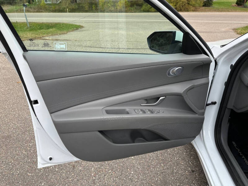 2022 Hyundai Elantra SE