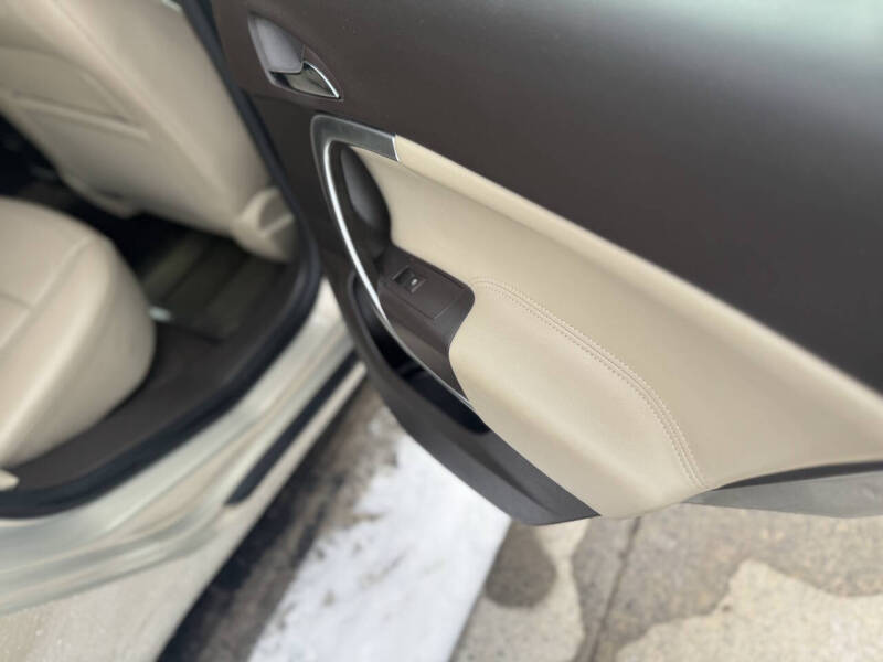 2012 Buick Regal Premium 2