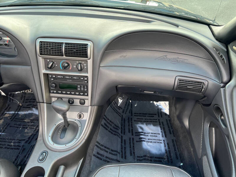 2004 Ford Mustang Deluxe