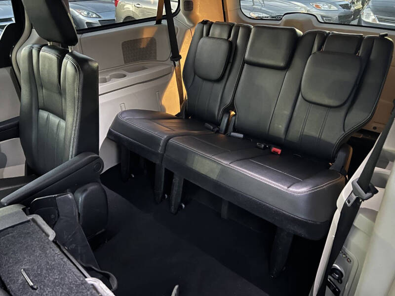 2012 Chrysler Town and Country Touring