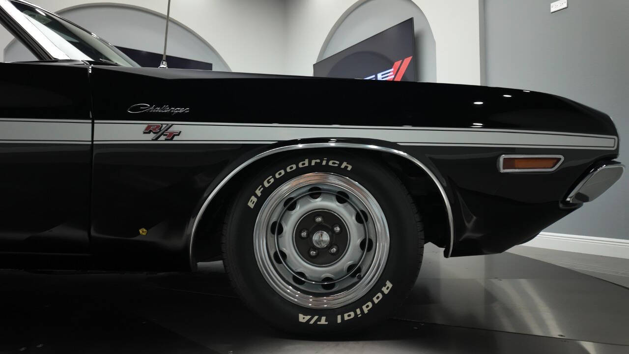 1970 Dodge Challenger 14