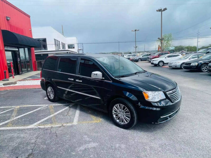 2013 Chrysler Town and Country Touring-L