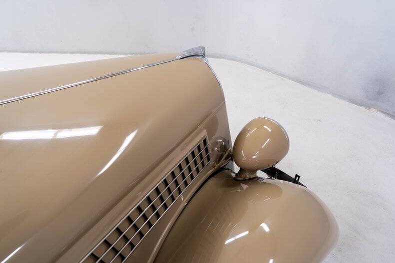 1935 Ford Model 48