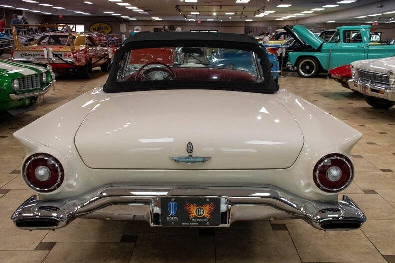 1957 Ford Thunderbird
