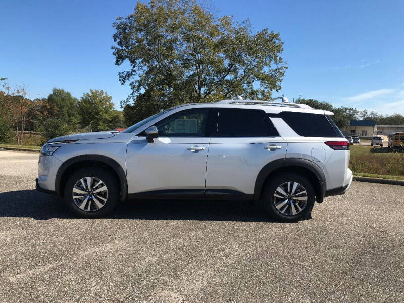 2025 Nissan Pathfinder SL