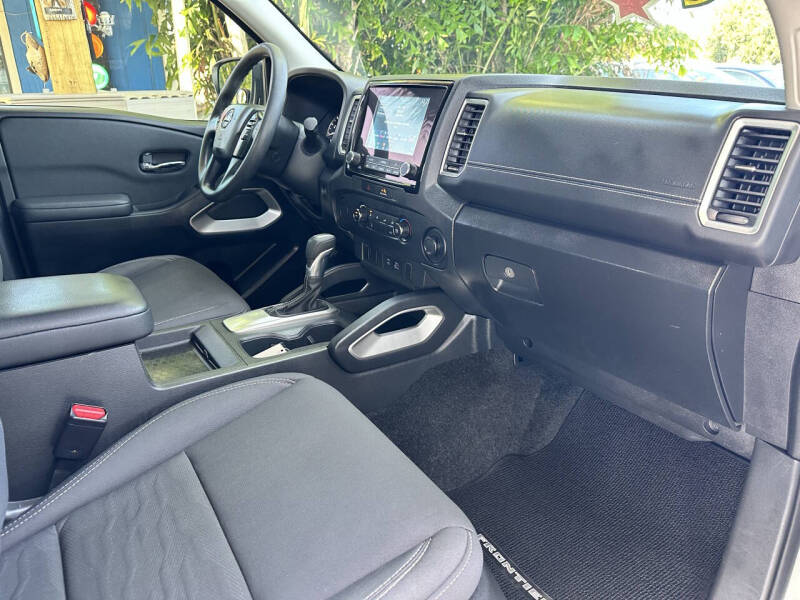 2022 Nissan Frontier SV