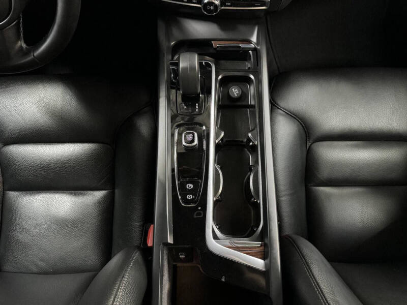 2024 Volvo S60 B5 Plus Dark Theme