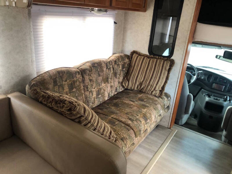 2005 Ford E-Series E-450 SD