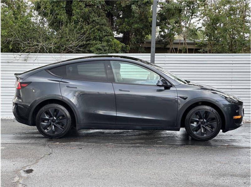 2025 Tesla Model Y Long Range