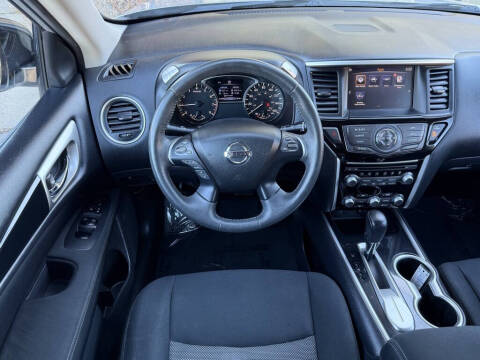 2017 Nissan Pathfinder SV