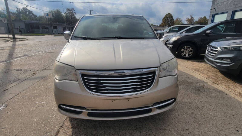 2013 Chrysler Town and Country Touring-L