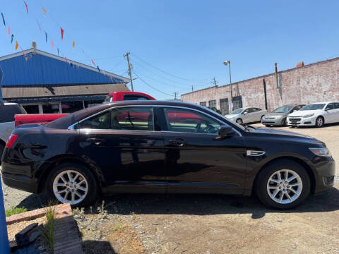 2014 Ford Taurus SE