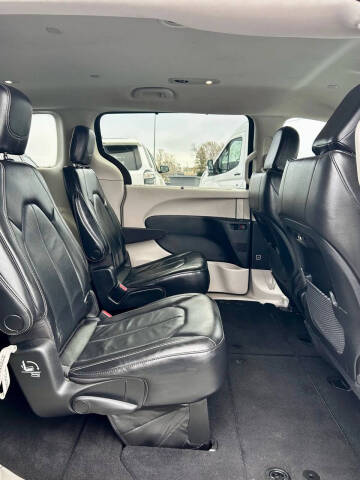 2022 Chrysler Pacifica Touring L