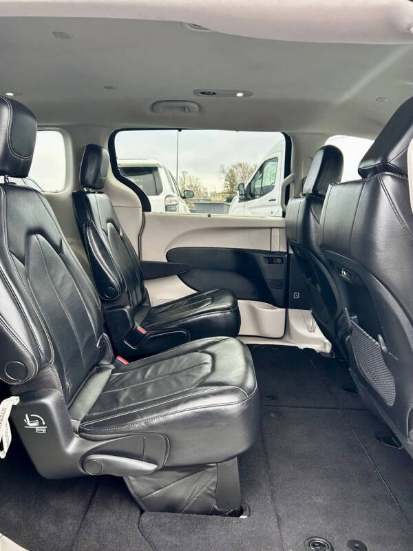 2022 Chrysler Pacifica Touring L