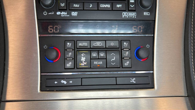 2013 Cadillac Escalade Platinum Edition