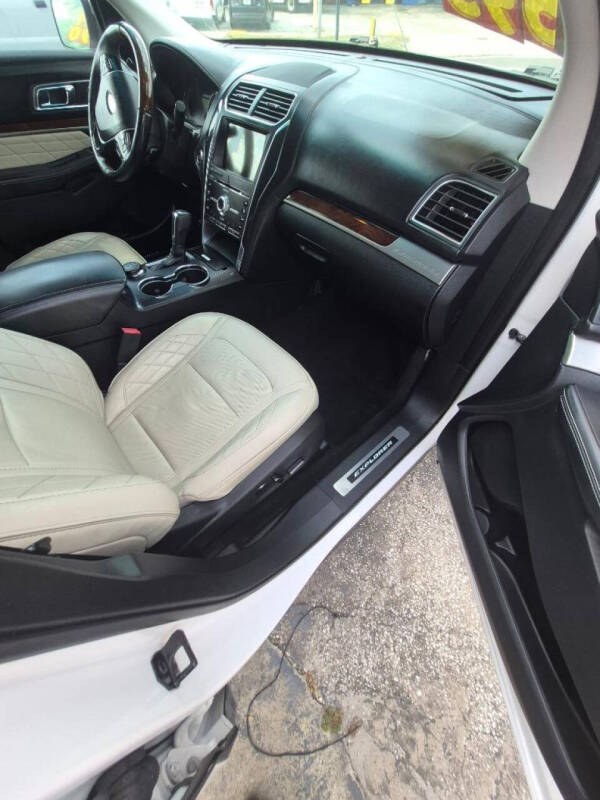 2017 Ford Explorer Platinum