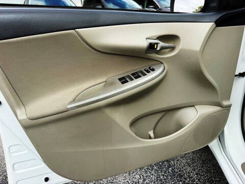 2011 Toyota Corolla LE