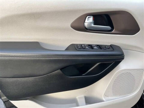 2024 Chrysler Voyager LX