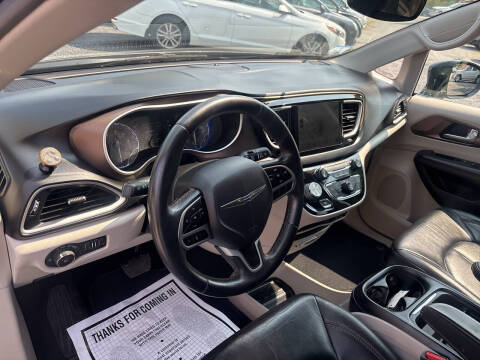 2017 Chrysler Pacifica Touring-L