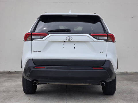 2020 Toyota RAV4 LE