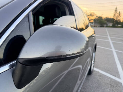 2014 Volkswagen Touareg V6 Sport