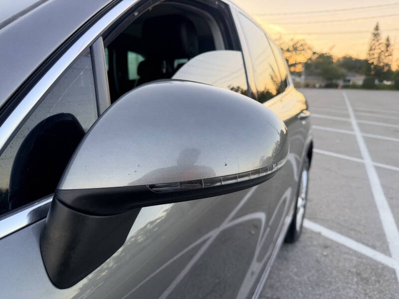 2014 Volkswagen Touareg V6 Sport