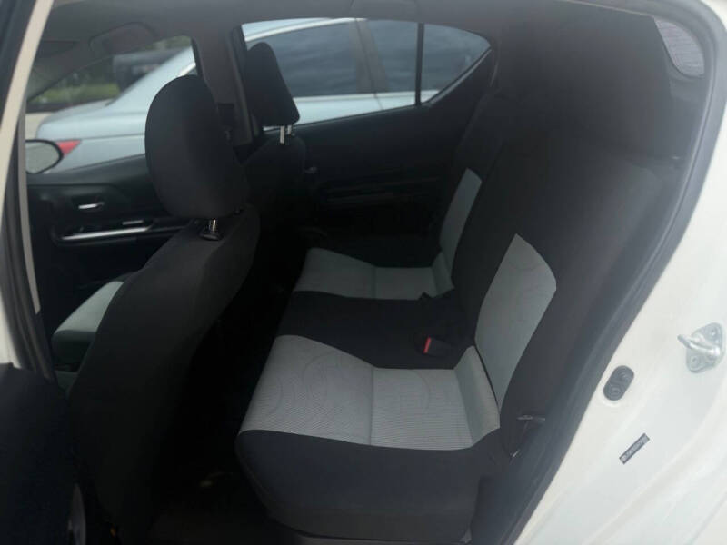 2016 Toyota Prius c One