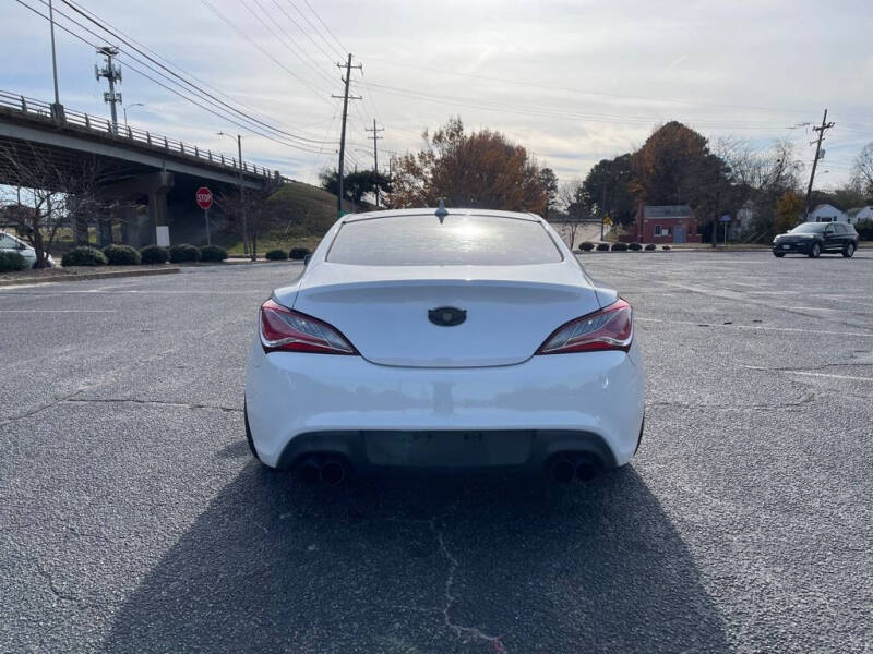 2013 Hyundai Genesis Coupe Base photo 4