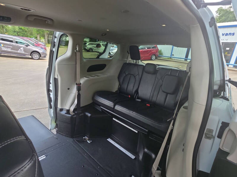 2022 Chrysler Pacifica Touring L