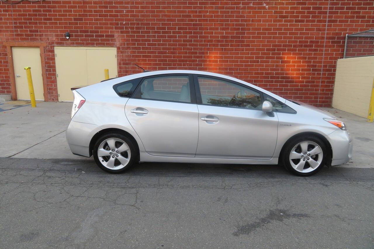 2012 Toyota Prius for sale at The Car Vendor LLC in Bellflower, CA