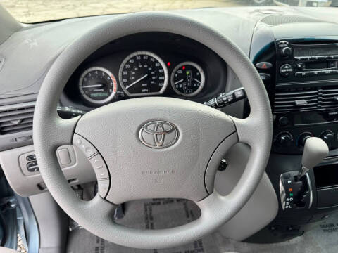 2005 Toyota Sienna LE 7 Passenger