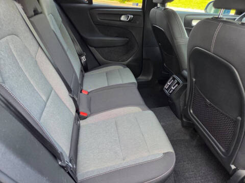 2024 Volvo XC40 B5 Core Dark Theme