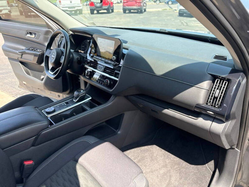 2022 Nissan Pathfinder SV