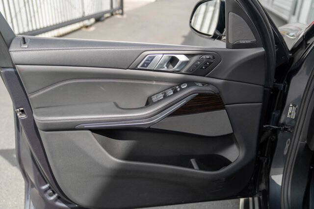 2019 BMW X7 12