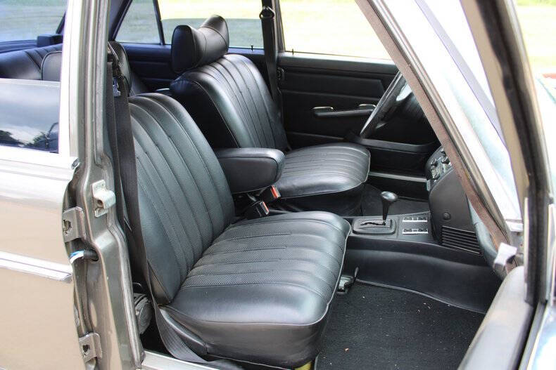 1976 Mercedes-Benz 300-Class