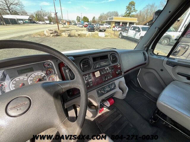 2017 Freightliner M2 106