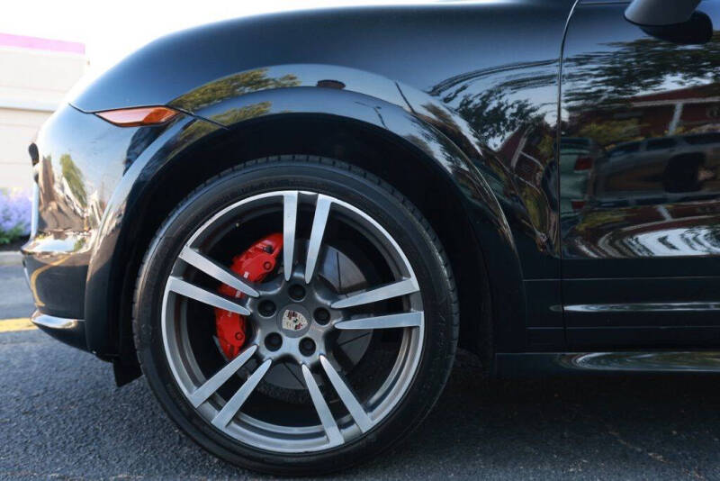 2013 Porsche Cayenne GTS
