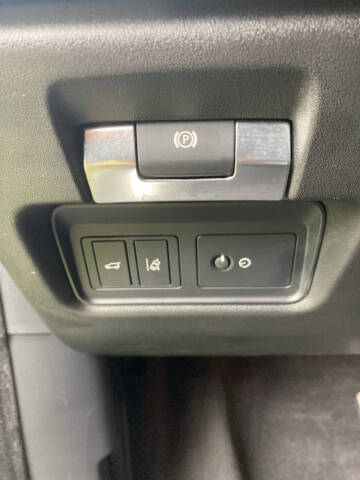 2019 Jaguar E-PACE P300 R-Dynamic SE