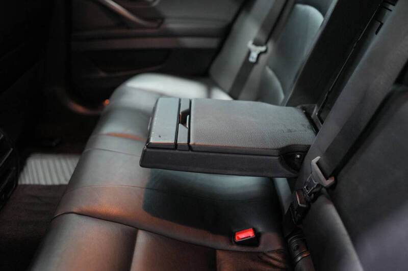 2012 BMW 5 Series 550i