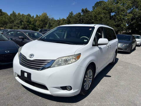 2011 Toyota Sienna XLE 7-Passenger Auto Access Seat
