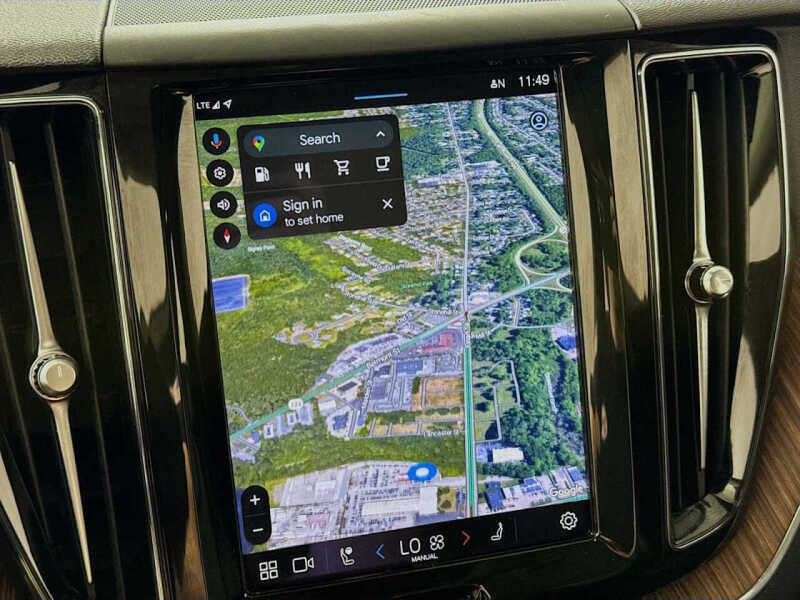 2023 Volvo XC60 B5 Plus Dark Theme