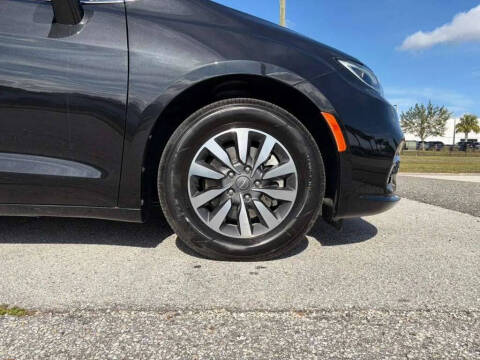 2022 Chrysler Pacifica Hybrid Touring L