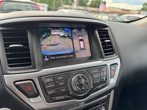 2018 Nissan Pathfinder SL