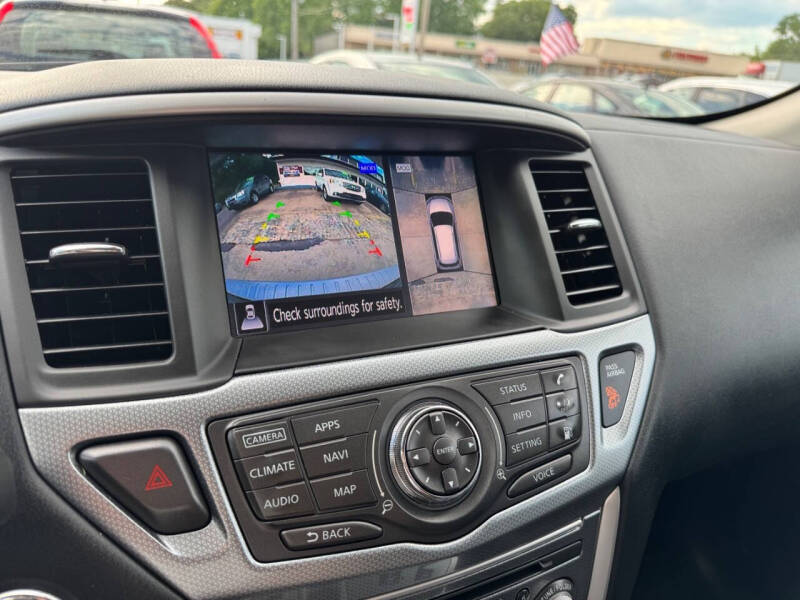2018 Nissan Pathfinder SL