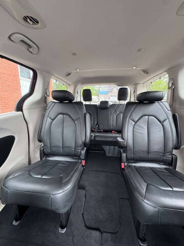 2017 Chrysler Pacifica Touring-L