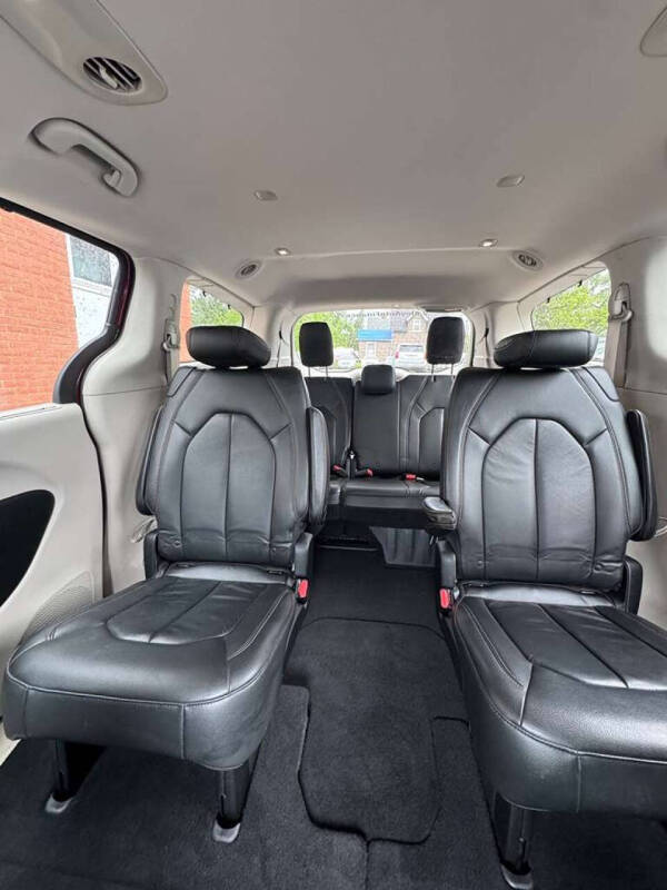 2017 Chrysler Pacifica Touring-L