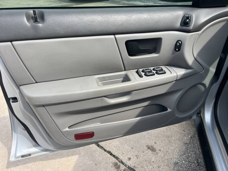 2006 Ford Taurus SE