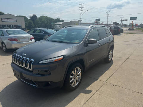 2015 Jeep Cherokee for sale at United Motors in Saint Cloud MN